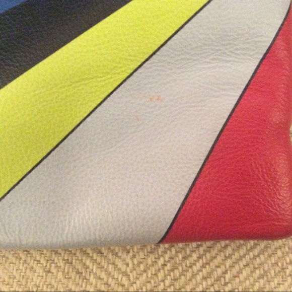 YARNZ leather clutch. Tuck under your arm and go! - Picture 3 of 4